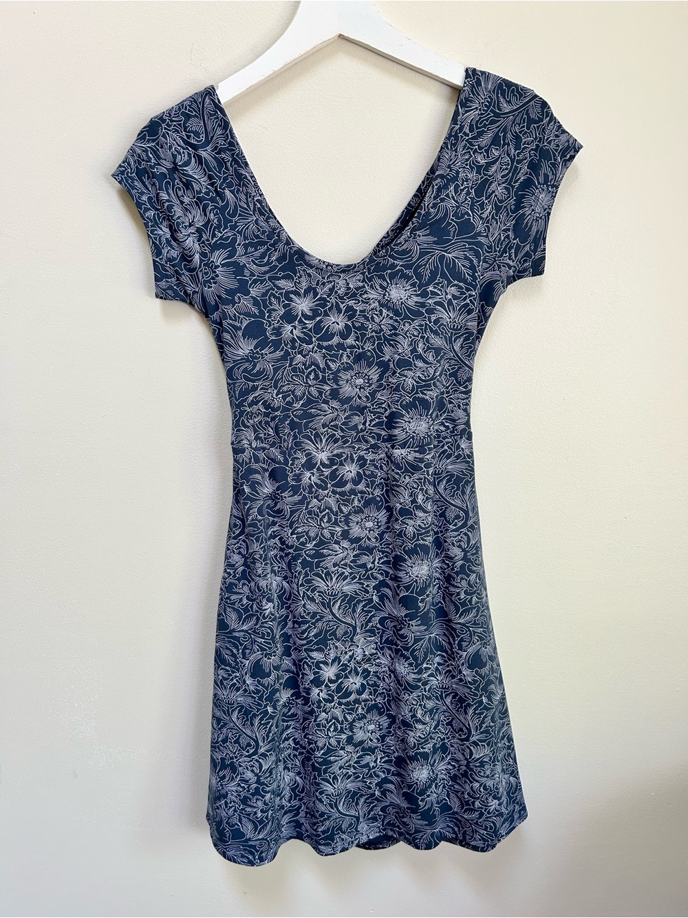 Pact ~ new~Organic Cotton Fit and Flare Crossback Dress in size Small